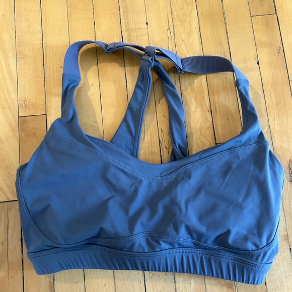 Halara clasp sports bra - Picture 4 of 4